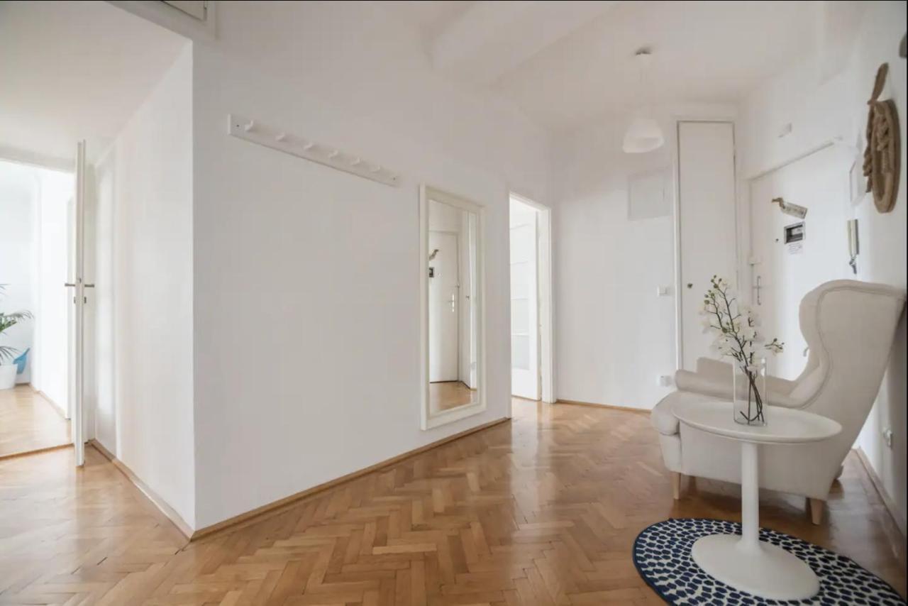 Operastreet City Center Santorin Apartment